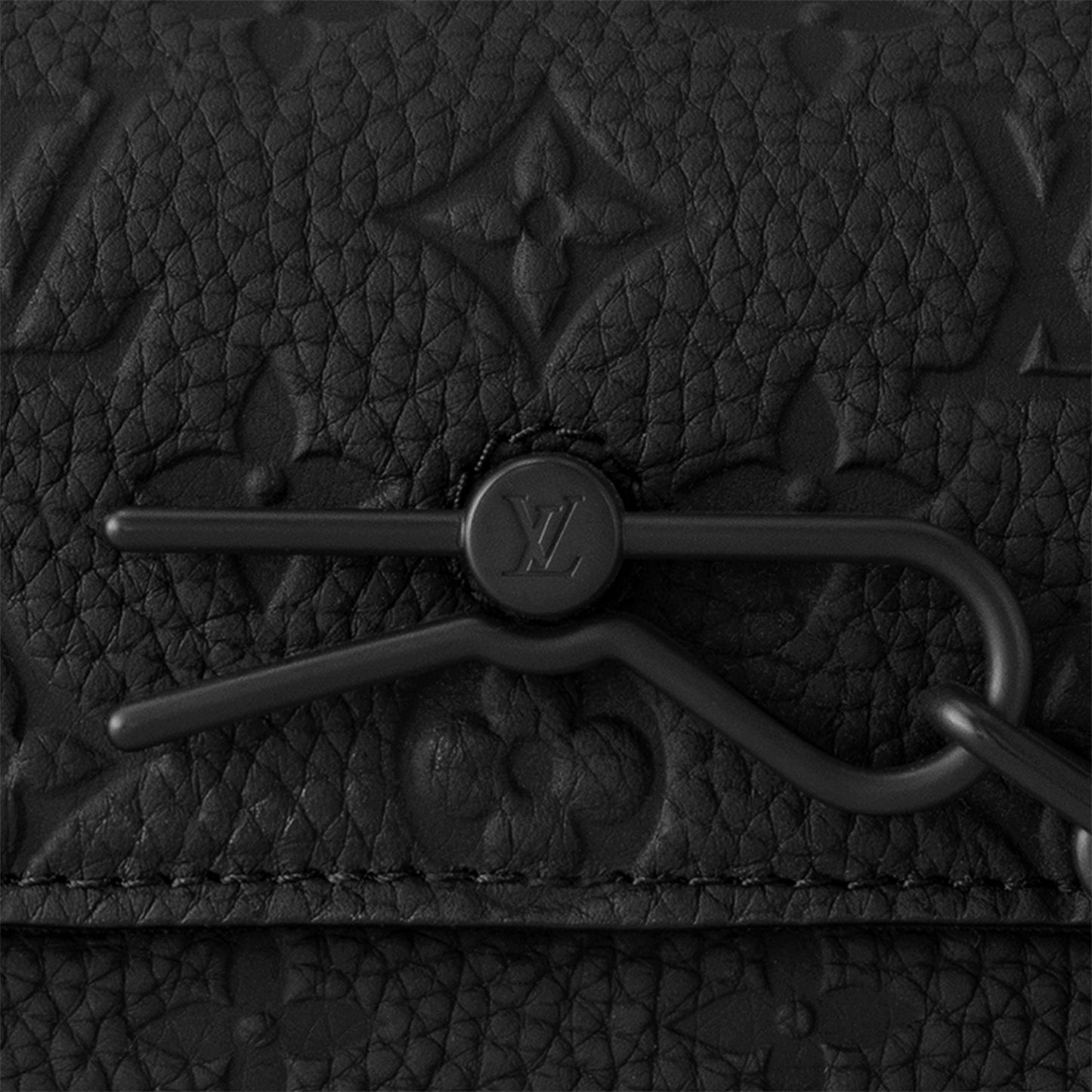 Steamer Wearable Wallet M81746 Black