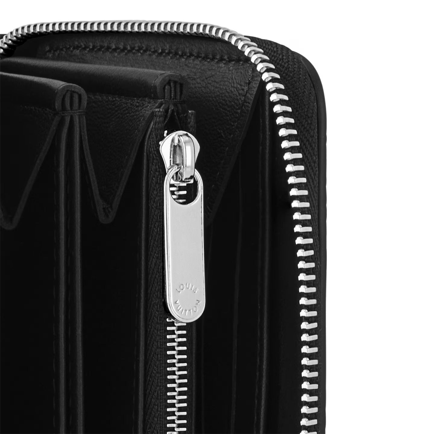 Black M61867 Zippy Wallet