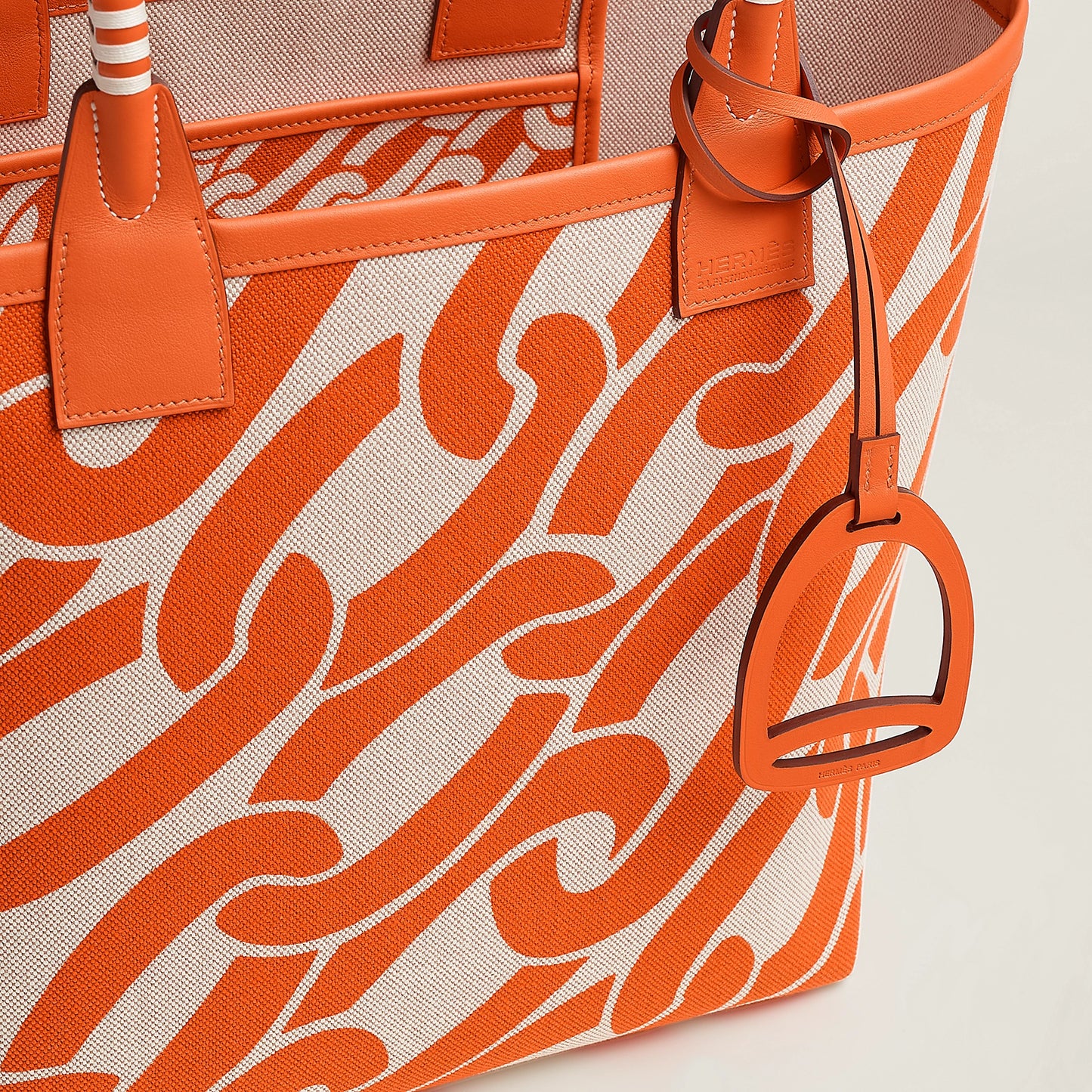 Steeple 28 bag